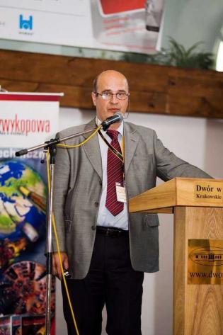 Leszek Jamka z Nordic Renovation Group Polska sp. z o.o. prezentuje nowoczesne systemy bezwykopowej renowacji rurociągów / fot. inzynieria.com