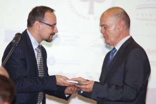 Pierwszy dzień konferencji w siedzibie Wodociągów Olsztyńskich - prof. dr hab. Bartosz Rakoczy - Uniwersytet Mikołaja Kopernika w Toruniu i Wiesław Pancer, prezes Przedsiębiorstwa Wodociągów i Kanalizacji w Olsztynie / fot. 