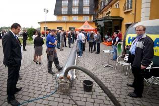 Pokaz na żywo - proces instalacji wykładziny CIPP firmy Brandenburger utwardzanej promieniami UV - Artur Bakaj, Grzegorz Owczarek, PPHU 