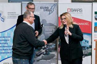 Wręczanie nagrody zwycięzcy konkursu / fot. Quality Studio dla www.inzynieria.com