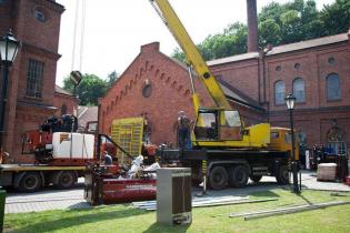 Rozkładanie wystawy / fot. Quality Studio dla www.inzynieria.com