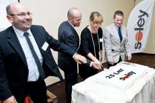 Od lewej: Prezes Zarządu - Dyrektor Techniczny Robert Sołtysik; Dyrektor ds. Personalnych i Sprzętu – Wiceprezes Norbert Madetko; Kier. Planowania i Przygotowania Robót – Wiceprezes Iwona Rauk-Stępień; Członek Zarządu Wojciech Radło / fot. 