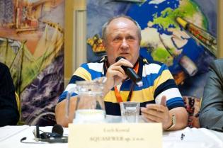 Panel dyskusyjny dotyczący technologii bezwykopowych w rehabilitacji przewodów grawitacyjnych. Lech Kowal, Prezes Zarządu, AQUASEWER sp. z o.o. Fot. Quality Studio dla www.inzynieria.com