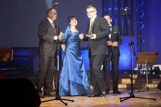 Roman Rogowski - laureat ubiegłorocznej nagrody w kategorii Menadżer Roku,  Grażyna Czopek - Przewodnicząca Małopolskiego Oddziału ZMRP, Marek Drożdż - laureat nagrody w kategorii Menadżer Roku, Tomasz Szuba - Wiceprzewodniczący Małopolskiego Oddziału ZMR