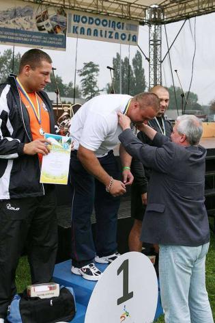 Spartakiada 2012 - zawody strongmenów - zwycięzcy / fot. z archiwum Katowickich Wodociągów S.A.