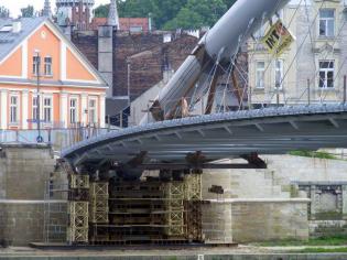 Budowa kładki - stan na 26.06.2010; fot.: inzynieria.com