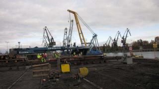 Rozładunek najcięższych części maszyny TBM / Fot. z archiwum GIK sp. z o.o.