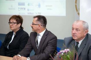 Pierwszy dzień konferencji w siedzibie Wodociągów Olsztyńskich - od lewej: Dorota Jakuta - Dyrektor Izby Gospodarczej Wodociągi Polskie, prof. dr hab. Jerzy Jaroszewski - Uniwersytet Warmińsko-Mazurski w Olsztynie, Wojciech Jassak - Prezes PWiK Ełk / fot.
