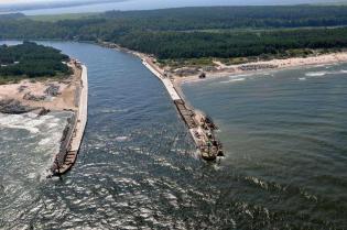 Przebudowa falochronów w Dziwnowie. Fot. Urząd Morski w Szczecinie