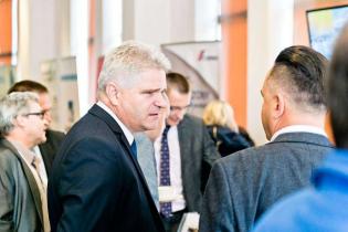 Stoiska firmowe podczas I Konferencji Budownictwo Podziemne 2015 / Dyskusje kuluarowe / fot. Quality Studio dla www.inzynieria.com