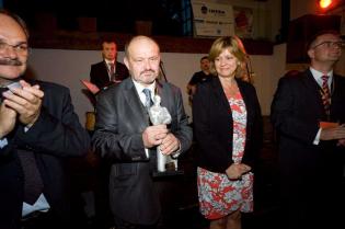 Członkowie Jury przyznającego nagrody TYTAN. Od lewej: dr inż. Karol Ryż z Politechniki Krakowskiej, dr hab. inż. Adam Wysokowski, prof. Uniwersytetu Zielonogórskiego, Professor Ph.D.P.Eng. Maria Anna Polak Ph.D.P.Eng. University of Waterloo - Kanada, Paw