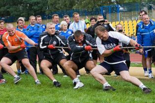 Spartakiada 2012 - przeciąganie liny / fot. z archiwum Katowickich Wodociągów S.A.