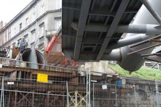 Przekładanie kładki nad Wisłą -  20.06.2010; fot.: INTOP Tarnobrzeg