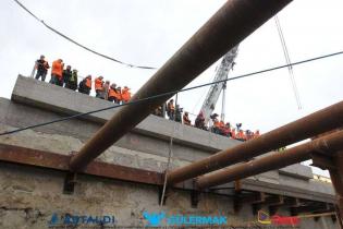 Umieszczenie TBM Anna w szybie - 04.04.2012 r. / fot. z archiwum AGP Metro Polska