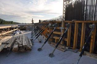Fundamenty podpory centralnej na wyspie. Stan na lipiec 2012 / fot. Link PR