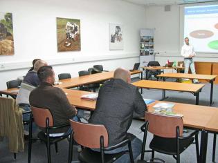 David Hubik w Centrum Treningowym prezentuje paletę osprzętów dla marki Bobcat