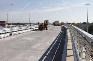 Odbudowywana łącznica w relacji zachód-północ na węźle Modlińska. Fot. www.s8powazkowska-modlinska.pl