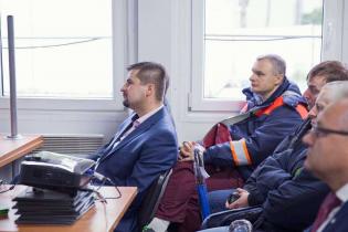 Pokaz odcinka kanalizacji zbudowanego z rur żelbetowych z okładziną PEHD o profilu jajowym – największych z oferty HABA-Beton. Na zdjęciu (z przodu) Marcin Cwielong/HABA-Beton. Fot. Quality Studio