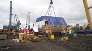 Rozładunek najcięższych części maszyny TBM / Fot. z archiwum GIK sp. z o.o.