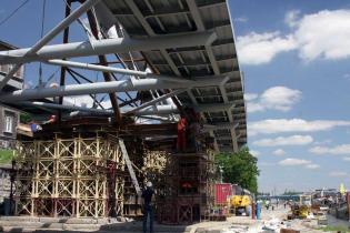 Budowa kładki - stan na 18.06.2010; fot.: INTOP Tarnobrzeg