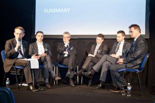 Od lewej: Piotr Skirski - Cisco Poland, Krzysztof Mazepa - Cisco Poland, Marek Hołoga - Wavin-Arot, Jerzy Buchta - gabocom, Damian Ejsymont - Corning, Piotr Saczuk - Suntech / fot. Quality Studio