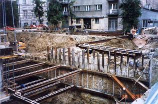 Keller Polska sp. z o.o. odtworzyła ścianę wykopu po katastrofie budowlanej, Europlex Warszawa, 1998 r. Fot. Keller Polska sp. z o.o.