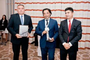 Laureaci Nagrody Tytan 2015 w kategorii Budownictwo Podziemne. Od lewej: Jerzy Lejk, Prezes Spółki Metro Warszawskie; Marco Giros - ASTALDI S.p.A. Oddział w Polsce, Bülent Özdemir - Gülermak Agir Sanayi Inşaat Ve Taahhüt Anonim Şirketi S.A. Oddział w Pols