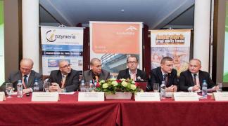 Panel dyskusyjny - Obliczanie fundamentów palowych według Eurokodu 7 w kontekście ujednolicenia przepisów polskich z europejskimi odnośnie projektowania, wykonawstwa i odbioru. Od lewej: prof. dr hab. inż. Kazimierz Gwizdała - Politechnika Gdańska, Piotr 