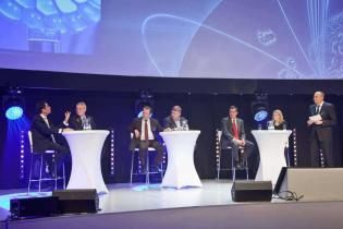 Od lewej: Od lewej: dr Karim Taga - Arthur D. Little, dr Timothy F. Murray - OFS, Gustav Grundin - O2 CZ, Maciej Witucki - Orange Polska, Federico Guillen - Alcatel-Lucent, Anne Berit Rorlien - Viken Fibre / fot. 