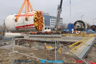 Umieszczenie TBM Anna w szybie - 04.04.2012 r. / fot. z archiwum AGP Metro Polska