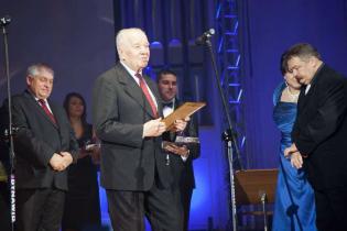 Na pierwszym planie Stanisław Furman - laureat wyróżnienia w kategorii Nagroda Specjalna. Fot. www.inzynieria.com