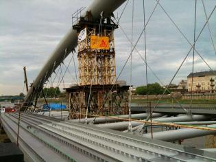 Budowa kładki - stan na 08.05.2010; fot.: inzynieria.com