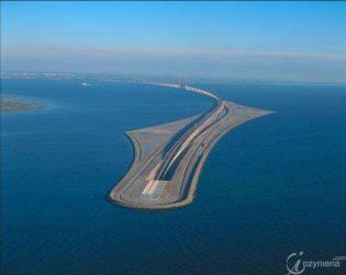 Sztuczna wyspa Peberholm widziana z Danii. Fot. Jan Kofod Winther, Oresundsbron