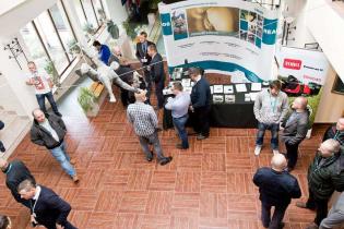 Rozmowy kuluarowe / fot. www.inzynieria.com