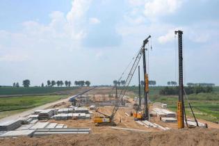 Droga ekspresowa S5 k. Gniezna. Aarsleff sp. z o.o. zrealizowała pogrążenie 5200 sztuk pali prefabrykowanych. Fot. Aarsleff sp. z o.o.