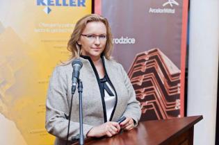 Otwarcie konferencji. Monika Socha-Kośmider z Wydawnictwa INŻYNIERIA sp. z o.o. / fot. Quality Studio dla www.inzynieria.com