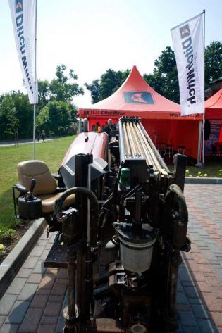 Maszyna firmy Ditch Witch na stoisku firmy JL MASKINER w Polsce sp. z o.o.