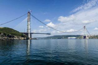 Budowa mostu nad cieśniną Bosfor. Fot. 3kopru.com