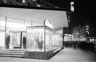 Pawilon Chemii u zbiegu ulic Brackiej i Nowogrodzkiej w Warszawie (1961–1970).  Autor: Siemaszko Zbyszko. Źródło: Zbiory Narodowego Archiwum Cyfrowego