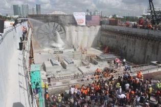 Realizacja tunelu drogowego w Miami, USA. Źródło: Florida Department of Transportation