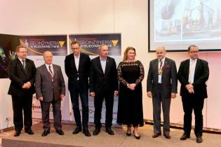 Gala wieczorna, wręczenie Nagrody TYTAN 2015. Jury w składzie, od lewej: dr hab. inż. Maciej Kumor, prof. UTP - Uniwersytet Technologiczno-Przyrodniczy w Bydgoszczy, prof. dr hab. inż. Kazimierz Gwizdała - Politechnika Gdańska, prof. dr hab. inż. Marek Ca