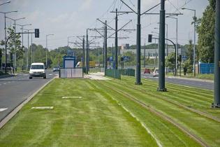 Gotowy odcinek szybkiego tramwaju przy ul. Herlinga Grudzińskiego i Klimeckiego. Stan na 11 sierpnia 2010