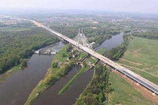 Most przez rzekę Odrę wraz z estakadami dojazdowymi. Fot. W. Kluczewski; archiwum GDDKiA O/Wrocław