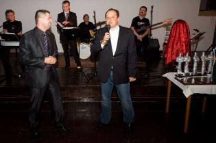 Od lewej: Marcin Cwielong z firmy HABA-BETON Johann Bartlechner sp. z o.o. - zwycięzca w zawodach wspinaczkowych na sztuczną ściankę; Dymitr Petrow-Ganew z firmy Herrenknecht AG - sponsor nagrody w postaci netbooka za uzyskanie najlepszego czasu we wspina