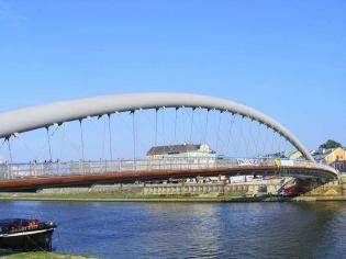 Budowa kładki - stan na 13.08.2010; fot.: inzynieria.com