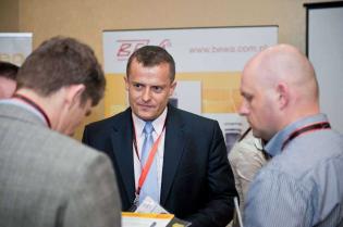 Dyskusje kuluarowe / fot. Quality Studio dla www.inzynieria.com