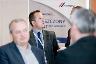 Stoiska firmowe podczas I Konferencji Budownictwo Podziemne 2015 / Dyskusje kuluarowe / fot. Quality Studio dla www.inzynieria.com