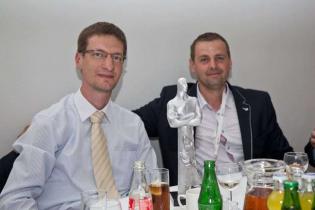 Od lewej: Paweł Derwich z firmy DTA-TECHNIK sp. z o.o. oraz Tomasz Dudek z firmy Przewiert Technologie Bezwykopowe sp. z o.o. / fot. Quality Studio dla www.inzynieria.com