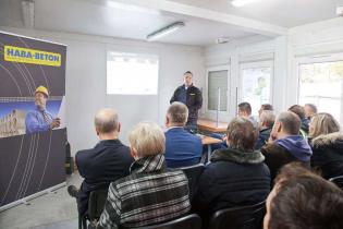 Pokaz odcinka kanalizacji zbudowanego z rur żelbetowych z okładziną PEHD o profilu jajowym – największych z oferty HABA-Beton. Fot. Quality Studio dla www.inzynieria.com