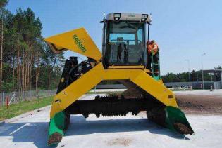 Przerzucarka do kompostu. Fot. MPO sp. z o.o. w Toruniu